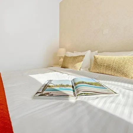 The Encino - Luxury Seaside * לרנקה