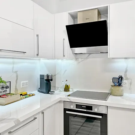 The Encino - Luxury Seaside * לרנקה