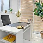 The Encino - Luxury Seaside Apartment *