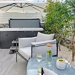 The Encino - Luxury Seaside Apartment Larnaka