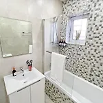 The Encino - Luxury Seaside Apartment Larnaka