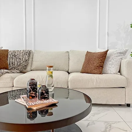 The Encino - Luxury Seaside Apartment Larnaca