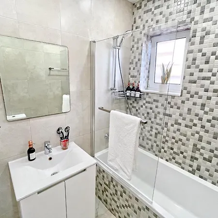 The Encino - Luxury Seaside Apartment Larnaca