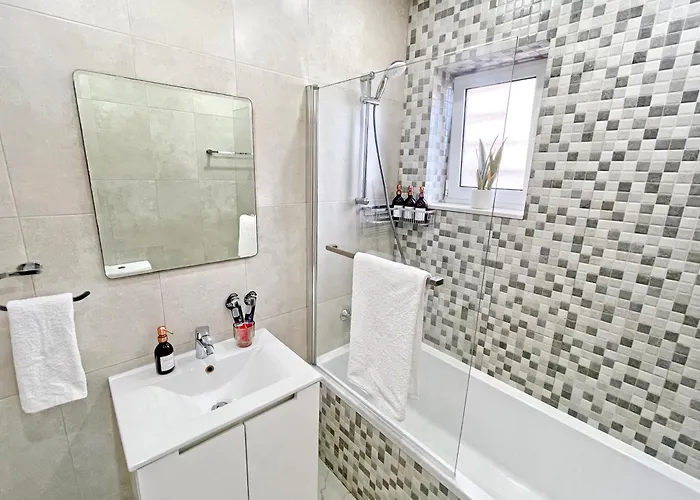 The Encino - Luxury Seaside 公寓 拉纳卡